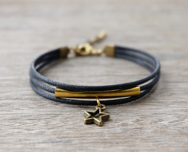Black waxed cord bracelet with brass star - 手链/手环 - 其他材质 黑色
