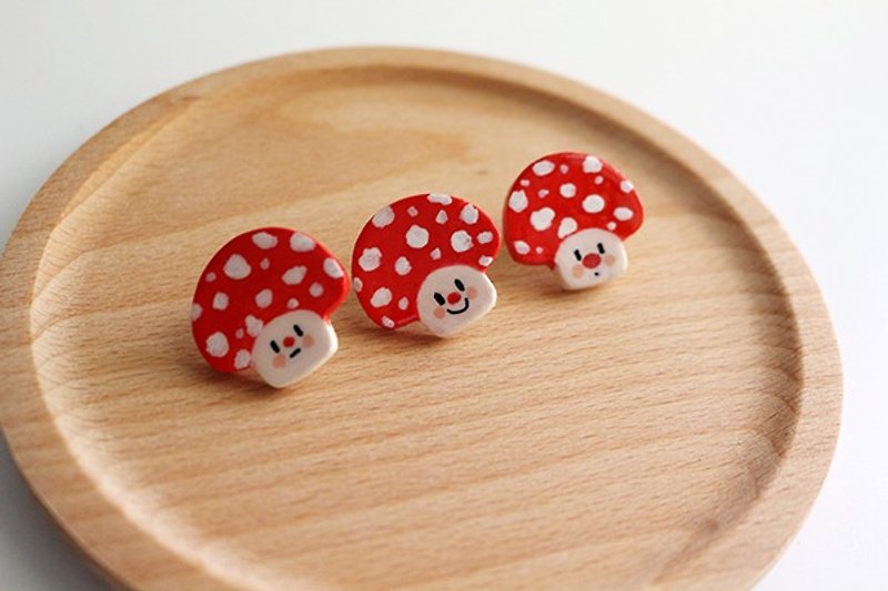 Apu手工 手工陶瓷感粘土胸针 别针 可爱红蘑菇 三款选 - 胸针 - 粘土 