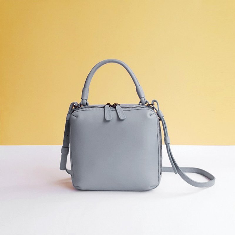 Audrey Leather Box Bag in Matty Grey - 侧背包/斜挎包 - 真皮 灰色