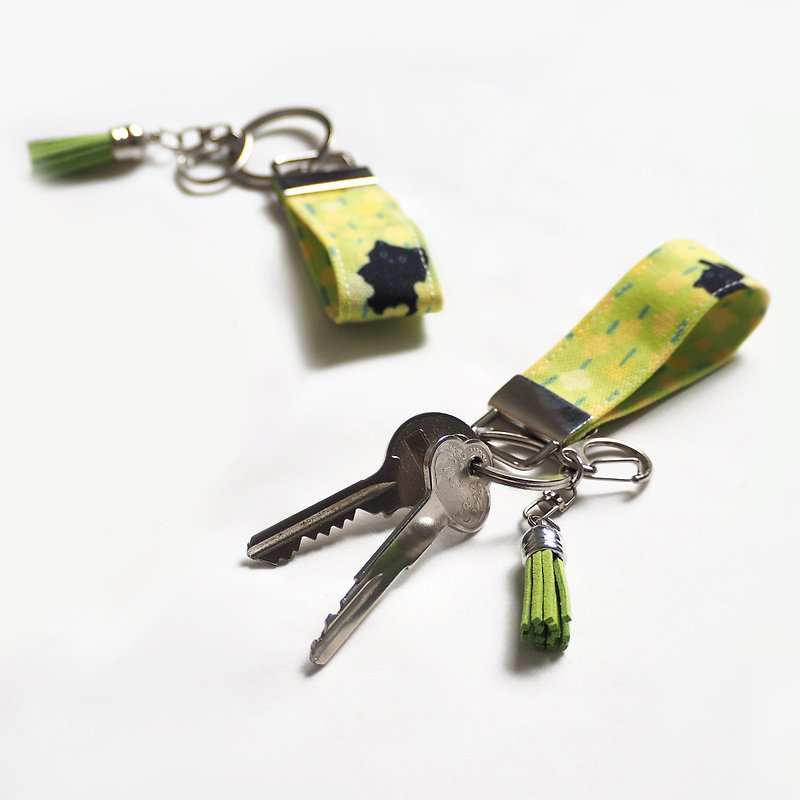 Key Strap with Green Tassel - size 1x2.7 in - 挂绳/吊绳 - 棉．麻 黄色