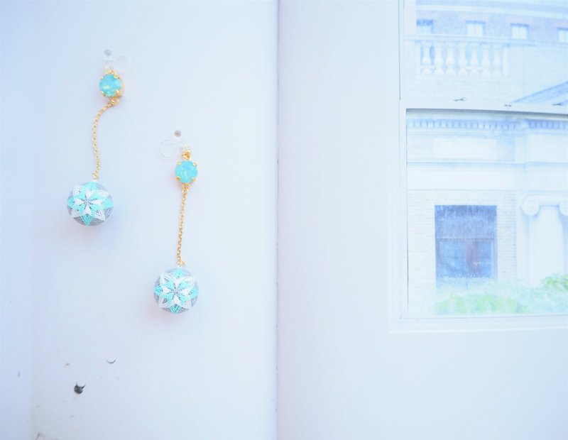 tachibanaya Ixia Japanese TEMARI earrings 日本的傳統工藝 手鞠球 刺繡耳夾 耳環 - 耳环/耳夹 - 绣线 多色