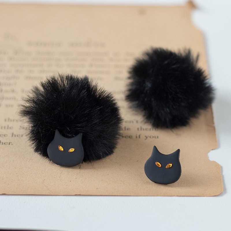 【2way】 Lサイズ 猫とpompomのピアス/イヤリング/ 黒猫 - 耳环/耳夹 - 塑料 黑色