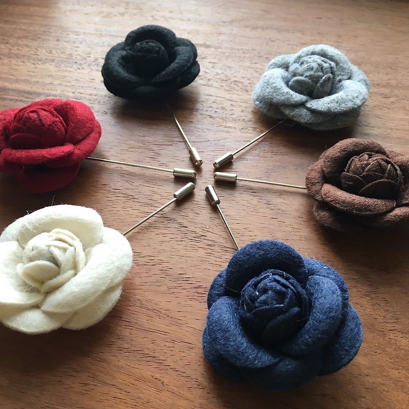 Woolen Flower Lapel Pin - 胸针 - 棉．麻 多色
