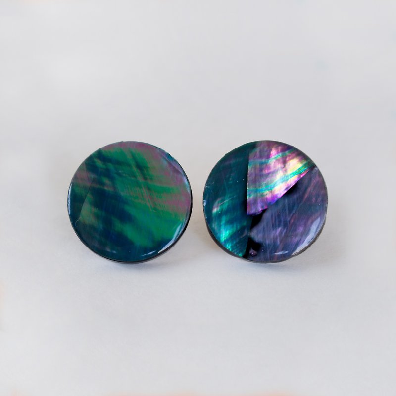 pearl opal earrings (black/circle) - 耳环/耳夹 - 贝壳 黑色