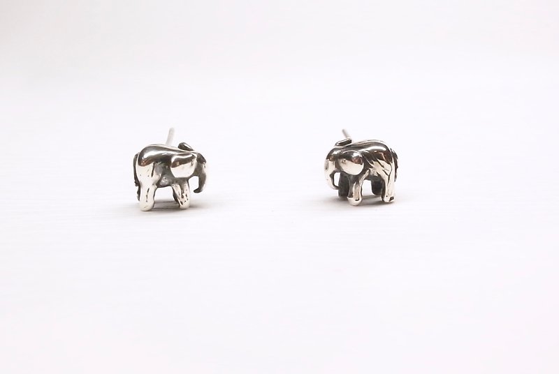 二毛银【动物系列─迷你大象-耳针】银 - 耳环/耳夹 - 银 银色