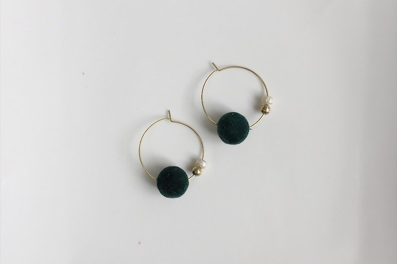 暖暖-绿系 珍珠黄铜造型耳环 - 耳环/耳夹 - 其他金属 绿色