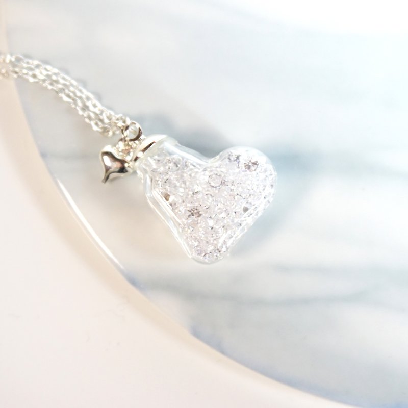 A Handmade 心形白水晶玻璃球颈链 - 颈链 - 玻璃 白色