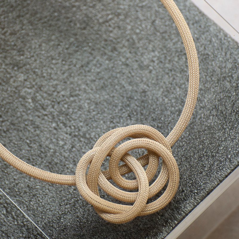 Lussli针织项链: 凝聚 - 肤金 - 项链 - 丝．绢 咖啡色