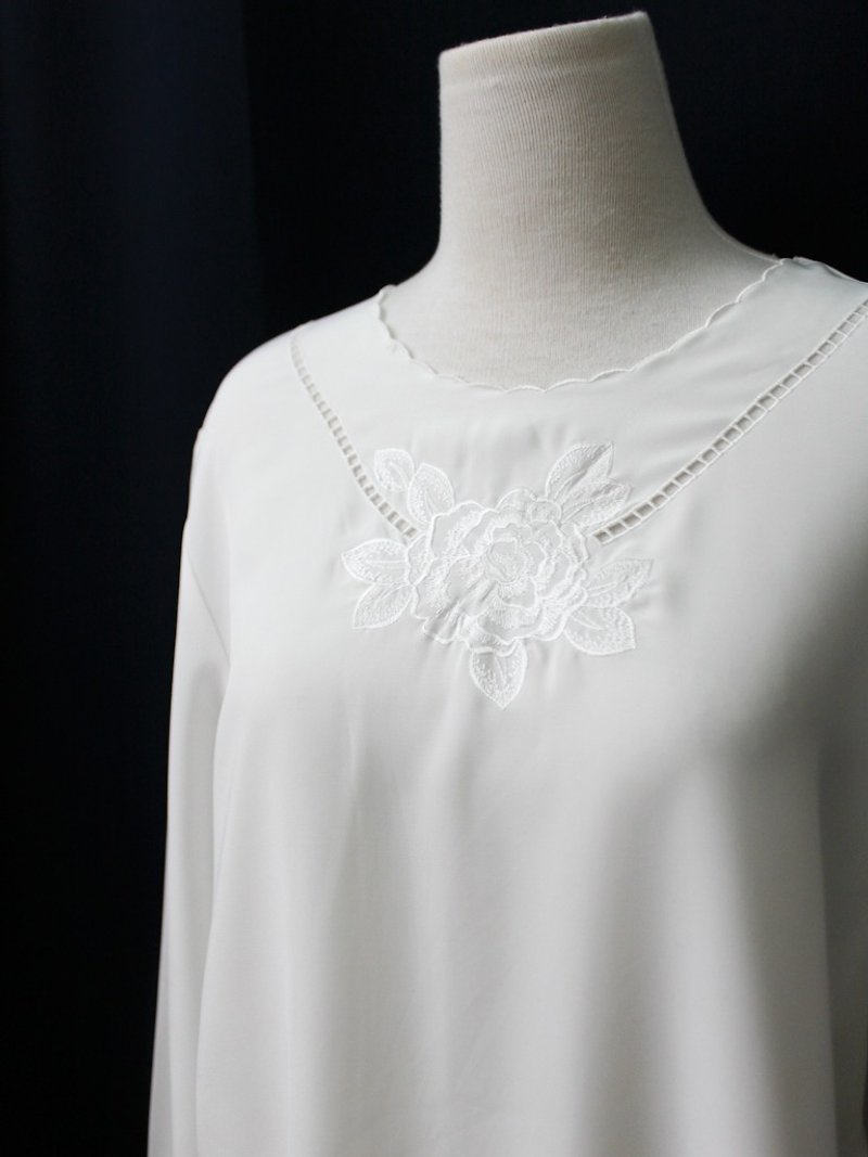 【RE0407T1919】日本制森林系复古花朵刺绣圆领白色背后扣古着衬衫 - 女装衬衫 - 聚酯纤维 白色