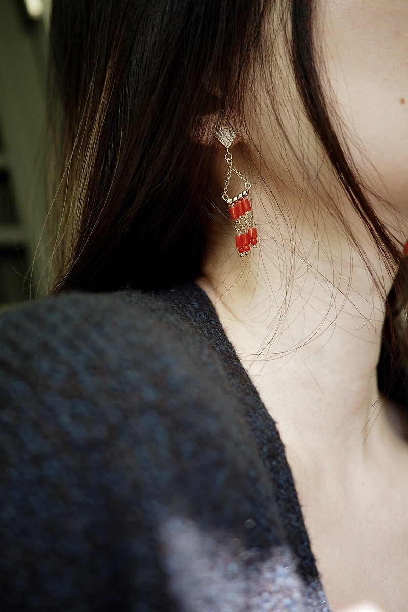 漂浪岛 沙丁红珊瑚耳饰 14kgf - 耳环/耳夹 - 宝石 红色