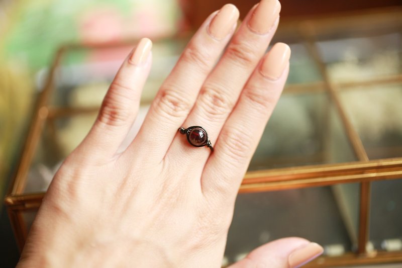 7mm红石榴石铜线戒指 黑 - 戒指 - 宝石 红色