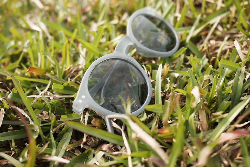 2is AngusB1 太阳眼镜│灰色框│黑色镜片│复古墨镜 - 眼镜/眼镜框 - 塑料 灰色