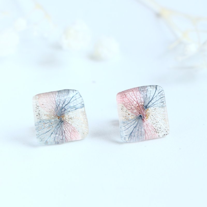 Shiny hydrangea pierced earrings(blue&pink)-14kgf - 耳环/耳夹 - 塑料 蓝色