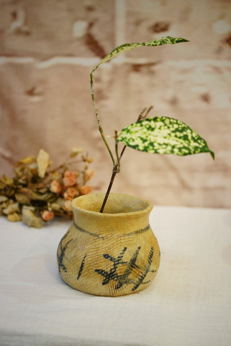 手捏陶 仿旧广口陶瓶 H7.5 花器 花瓶 - 花瓶/陶器 - 陶 卡其色