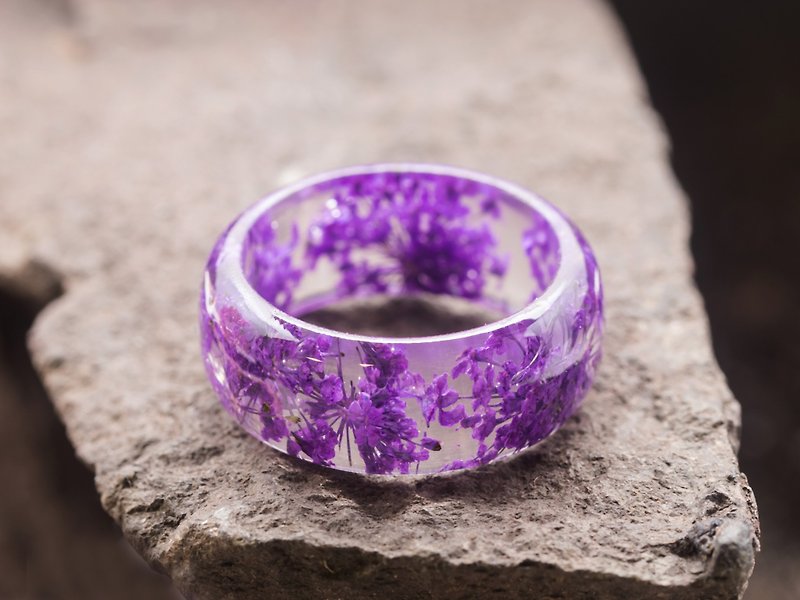 有天然紫色干花的树脂环丁香灌木 - 戒指 - 树脂 紫色