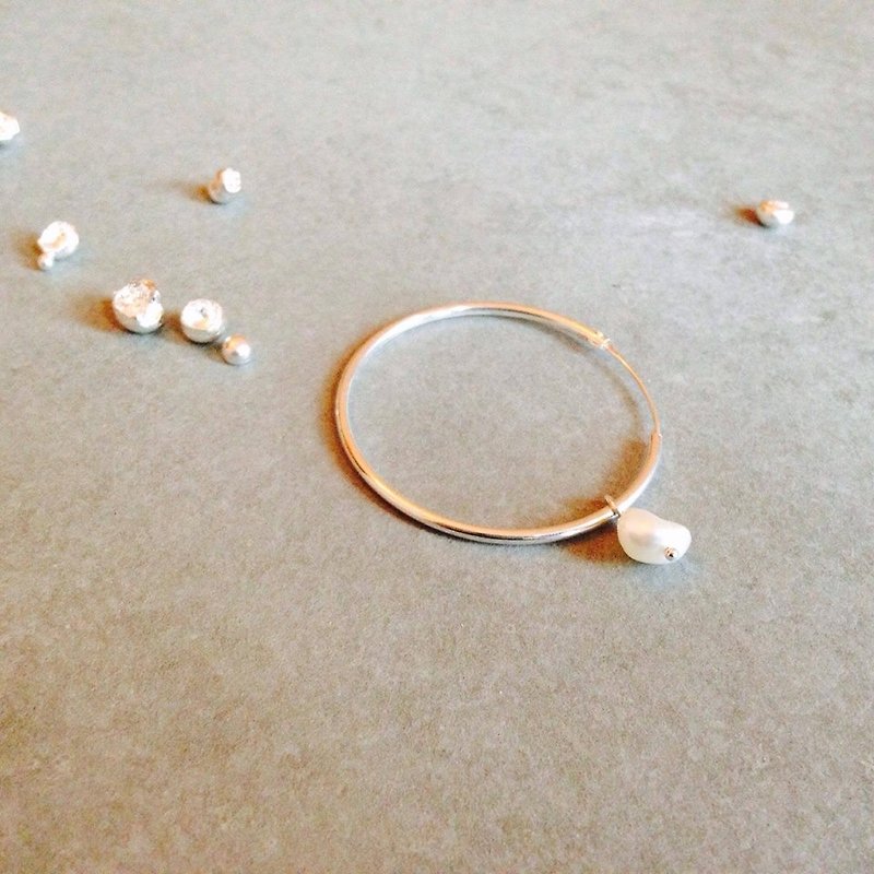 极简主义 白色的温柔 天然珍珠 925纯银耳环 单只贩售 - 耳环/耳夹 - 宝石 银色
