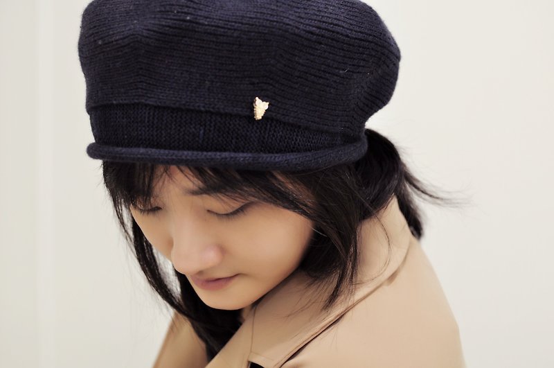 Flat 135 X 台湾设计师 贝蕾帽 画家帽 针织毛呢搭配猫头鹰点缀 - 帽子 - 羊毛 咖啡色