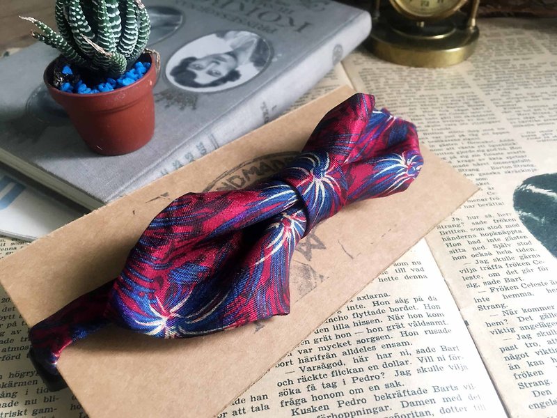 Papa's Bow Tie- 古董布花领带改制手工领结-哈瓦那 红-宽版 - 领带/领带夹 - 丝．绢 红色