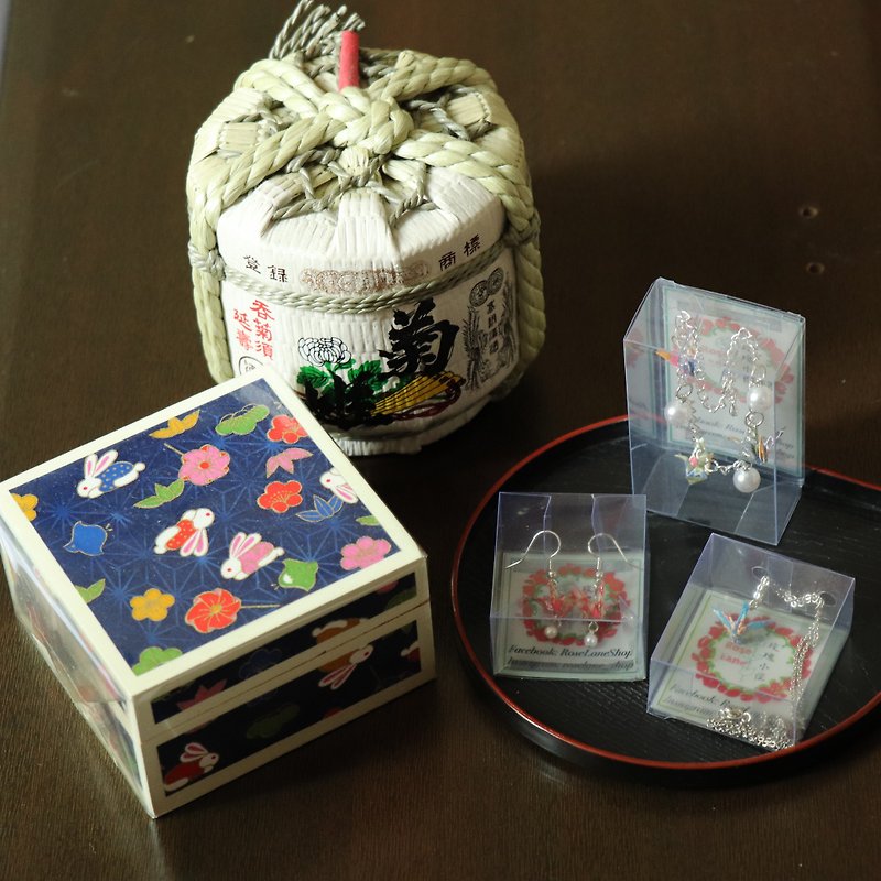 Goody Bag - 福盒套装系列-蓝宝石兔子-含三盒千羽鹤首饰 - 收纳用品 - 木头 蓝色