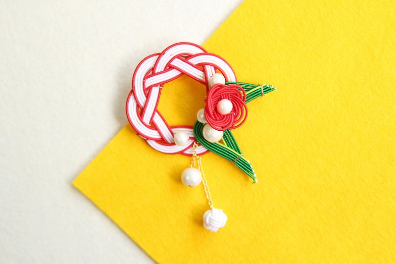 japanese style brooch / mizuhiki / japan / accessory / flower / present - 胸针 - 丝．绢 红色