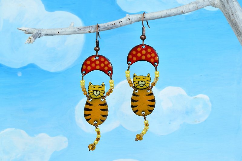 Enamel Cat Earrings, Enamel Jewelry, For Cat Fans, Tabby Cat, Cat Jewelry, With Polka Dots, Lucky Cat, - 耳环/耳夹 - 珐琅 