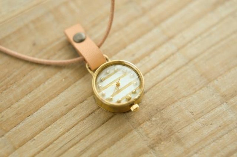 首からさげる時計 shima white N004 - 女表 - 其他金属 金色