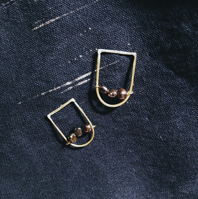 MU  石 stone系列 紫黑珍珠半圆耳环 - 耳环/耳夹 - 其他金属 金色
