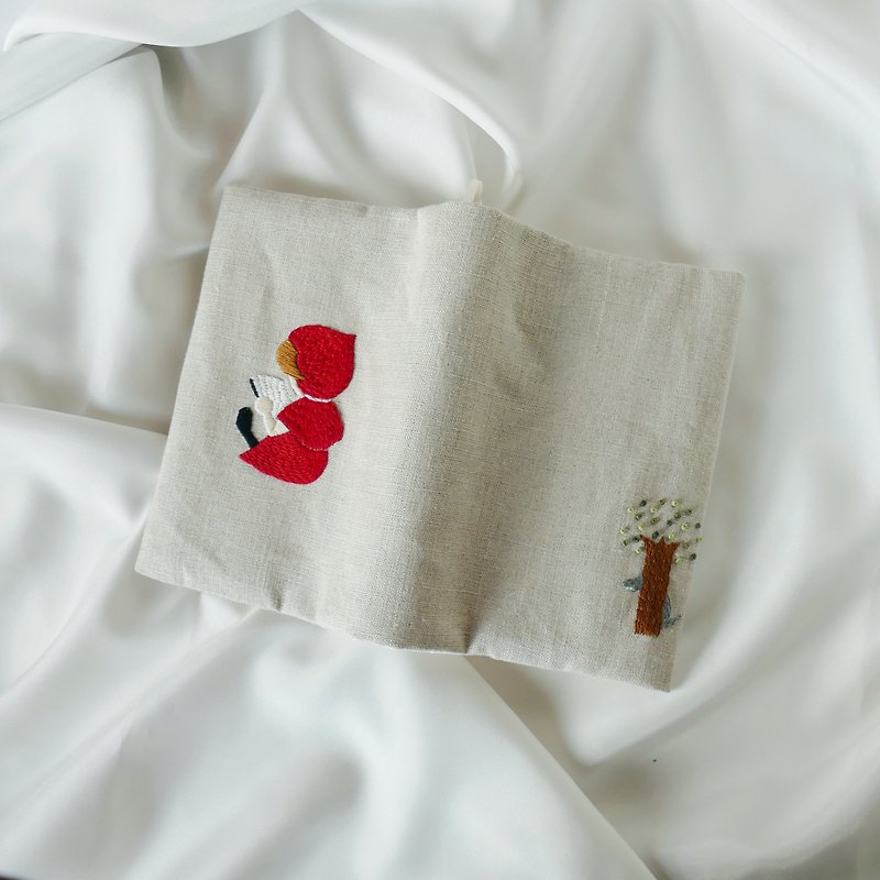 赤ずきん　リネンの手刺繍ブックカバー - 书衣/书套 - 棉．麻 红色