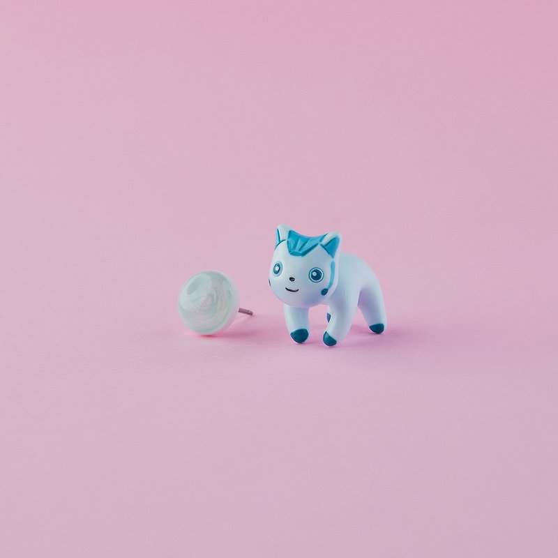 Light blue cat earrings - Polymer Clay Earrings,Handmade&Handpainted Catlover - 耳环/耳夹 - 粘土 蓝色