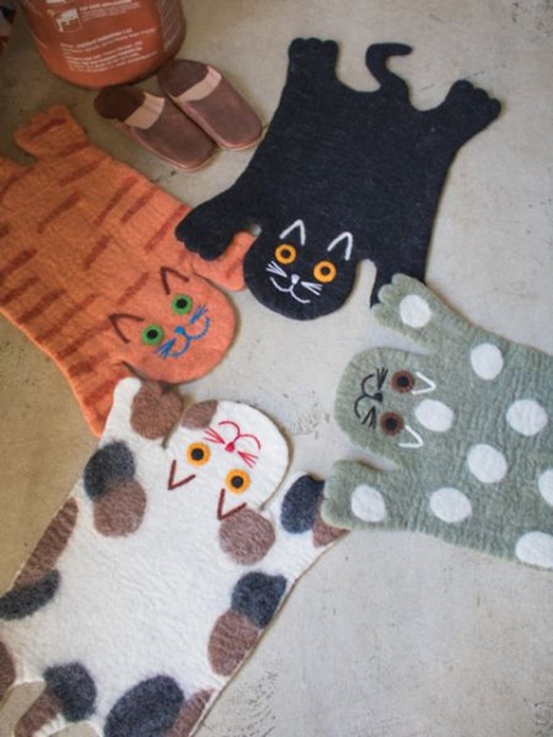 【热门预购】趴地猫咪毛毡地垫 (两款) NSSP7344 猫之日 - 地垫/地毯 - 其他材质 