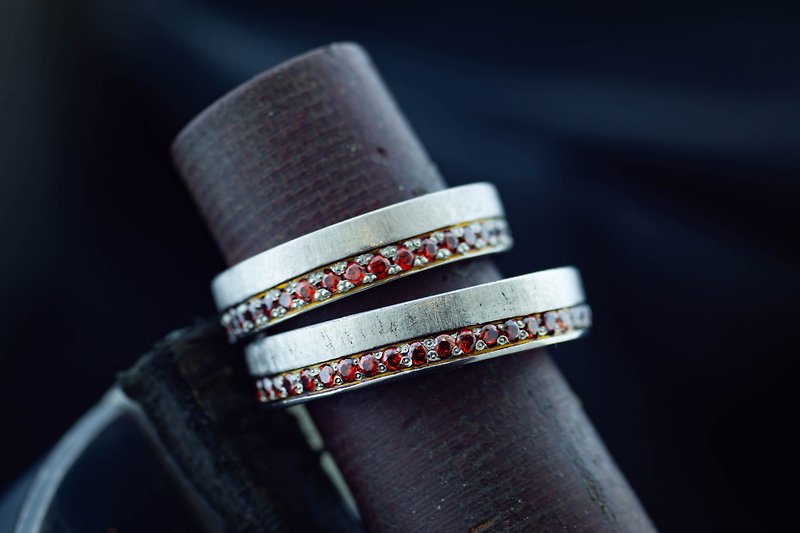 Crown of Garnets Titanium Rings - Natural Gemstones Wedding & Engagement Bands - 戒指 - 其他金属 银色