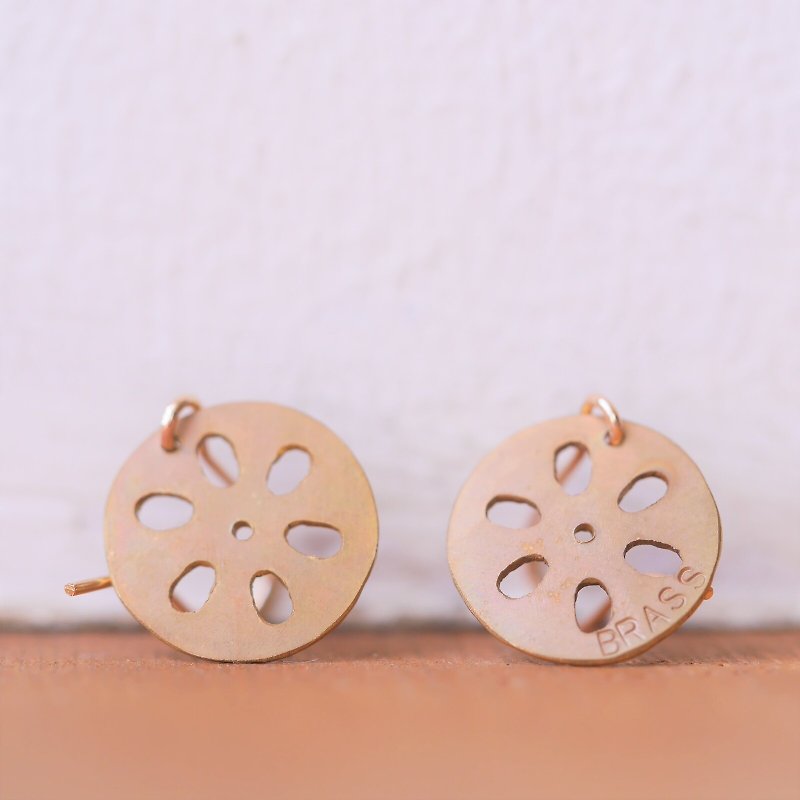レンコンさん　ピアス　素材　真鍮 - 耳环/耳夹 - 铜/黄铜 