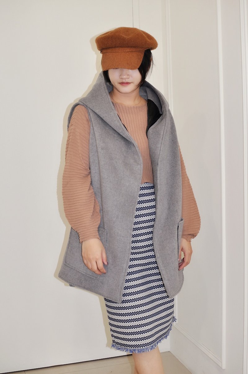 Flat 135 X 台湾设计师 英伦风格 90%羊毛布料 帽子背心 灰色 - 女装休闲/机能外套 - 羊毛 灰色