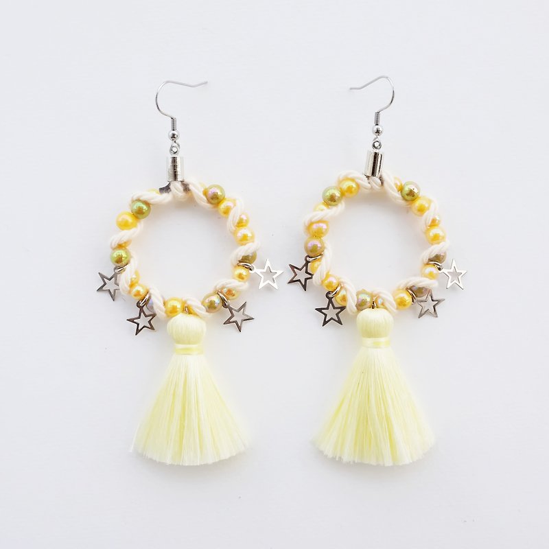 Light yellow circular earrings with tassel and star - 耳环/耳夹 - 其他材质 黄色