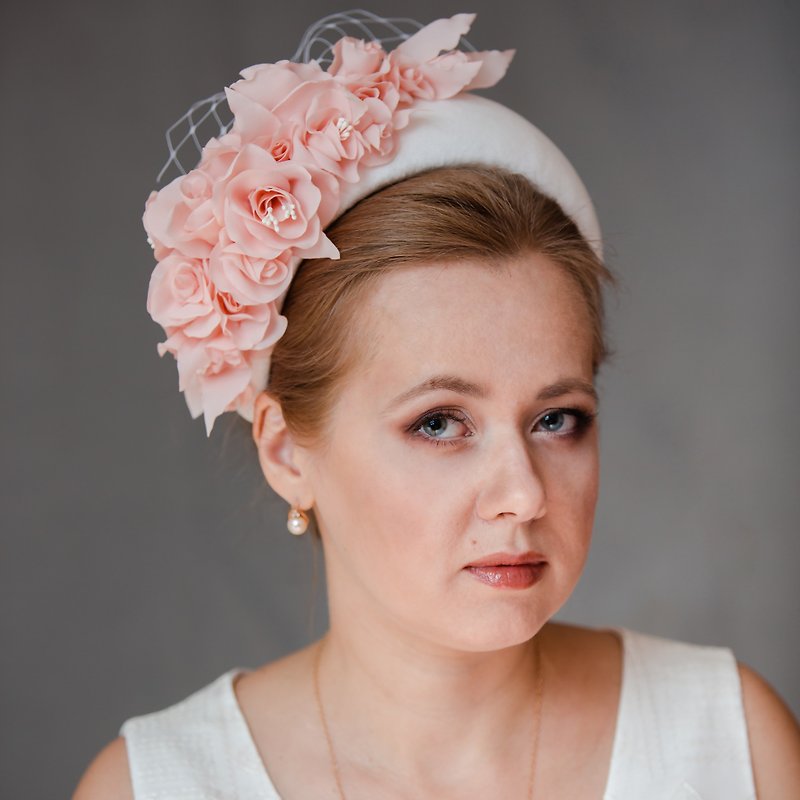 Bridal padded headband with blusher birdcage veil. Wedding fascinator - 发带/发箍 - 其他材质 白色