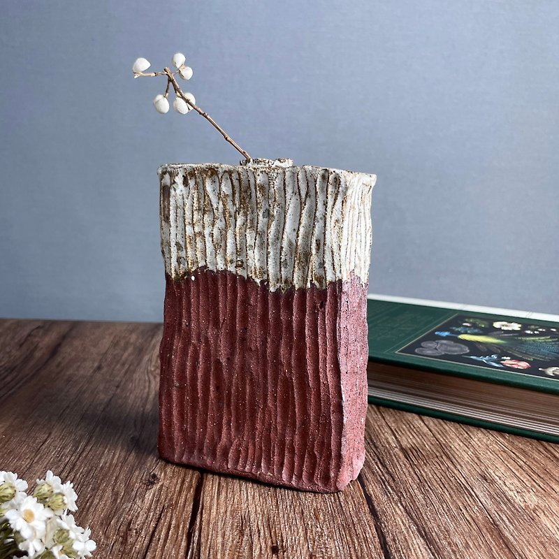 古朴方形红花瓶 - 花瓶/陶器 - 陶 咖啡色