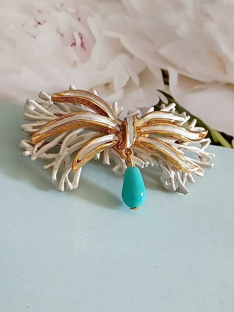 vintage jewelry  白珐琅珊瑚造型别针 - 胸针 - 其他金属 