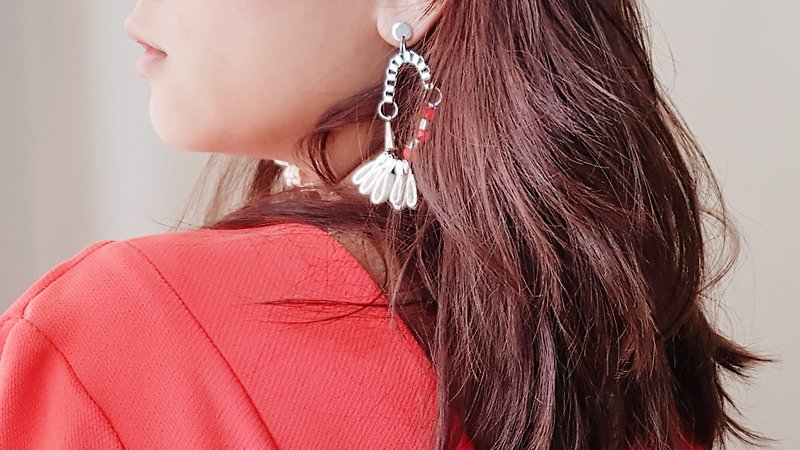 RIOSA Earrings //MILK - 耳环/耳夹 - 其他材质 白色