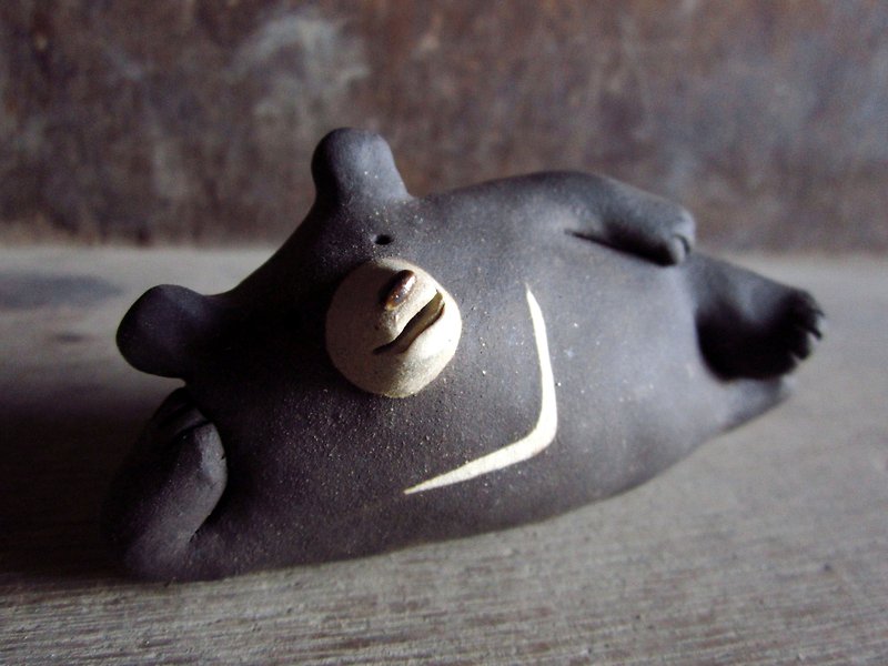 台湾黑熊躺躺(向右) - 花瓶/陶器 - 陶 