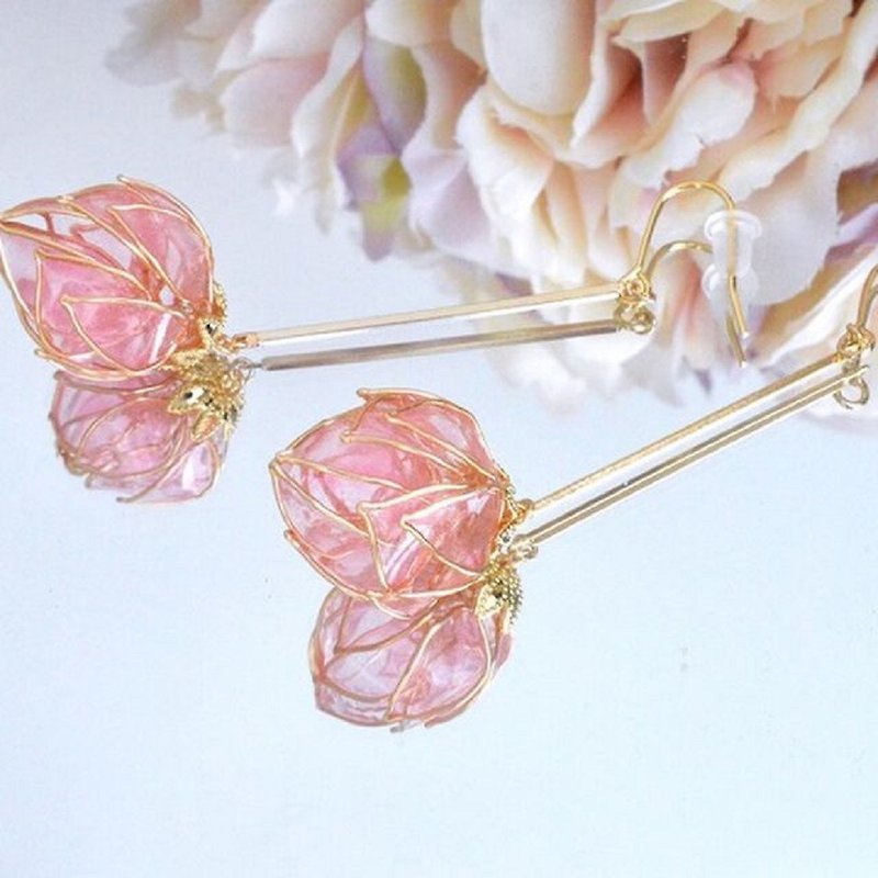Pink Flower earrings / Lotus Buds / Dangling Bar - 耳环/耳夹 - 其他金属 粉红色