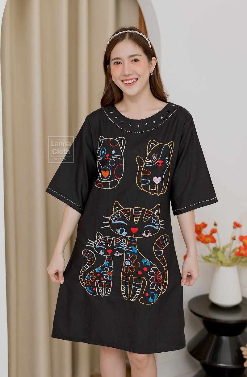 Chinmai棉质连衣裙 黑色 绣有猫图案 *因为是手工制作 所以绣 - 洋装/连衣裙 - 棉．麻 