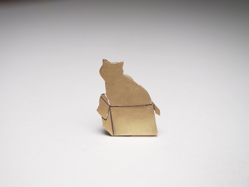 【定制化礼物】Cat & Fish 系列 #c34 箱子猫胸针 - 胸针 - 铜/黄铜 金色