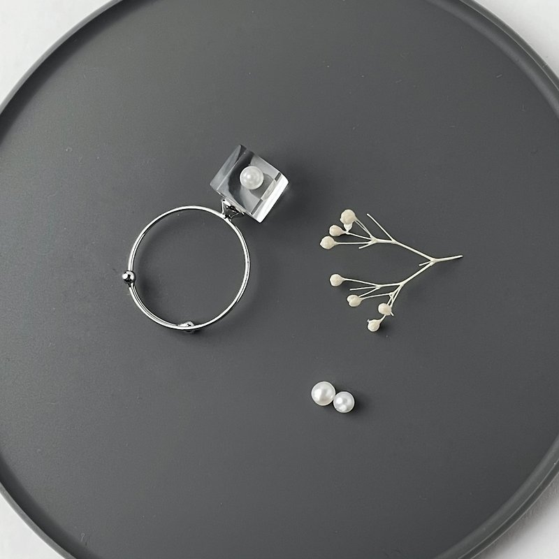 浮かぶ満月のリング 指輪 淡水パール シルバーカラー /レジン/日本設計 - 戒指 - 树脂 透明