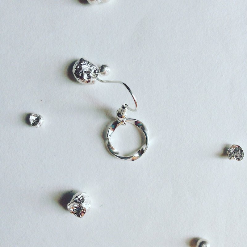 莫比乌斯环  .925纯银耳环 单只贩售 - 耳环/耳夹 - 其他金属 灰色