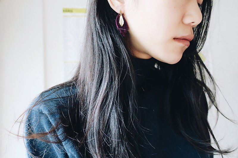 【endorphin】绣线编织黄铜耳环-葡萄酒 - 耳环/耳夹 - 棉．麻 紫色
