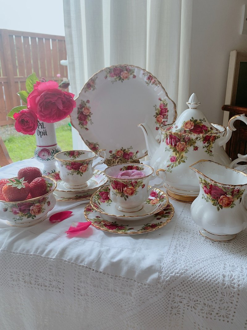 英国皇家阿尔巴特Royal Albert 花茶杯两件组库存品完整 - 茶具/茶杯 - 瓷 红色