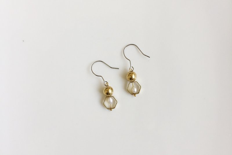蜂巢 珍珠黄铜造型耳环 - 耳环/耳夹 - 宝石 金色