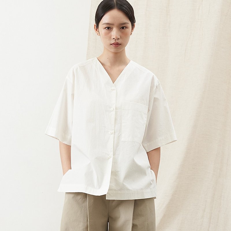 2色可選 棉質廓形無性別V領襯衫 SH211113 - 女装衬衫 - 棉．麻 白色
