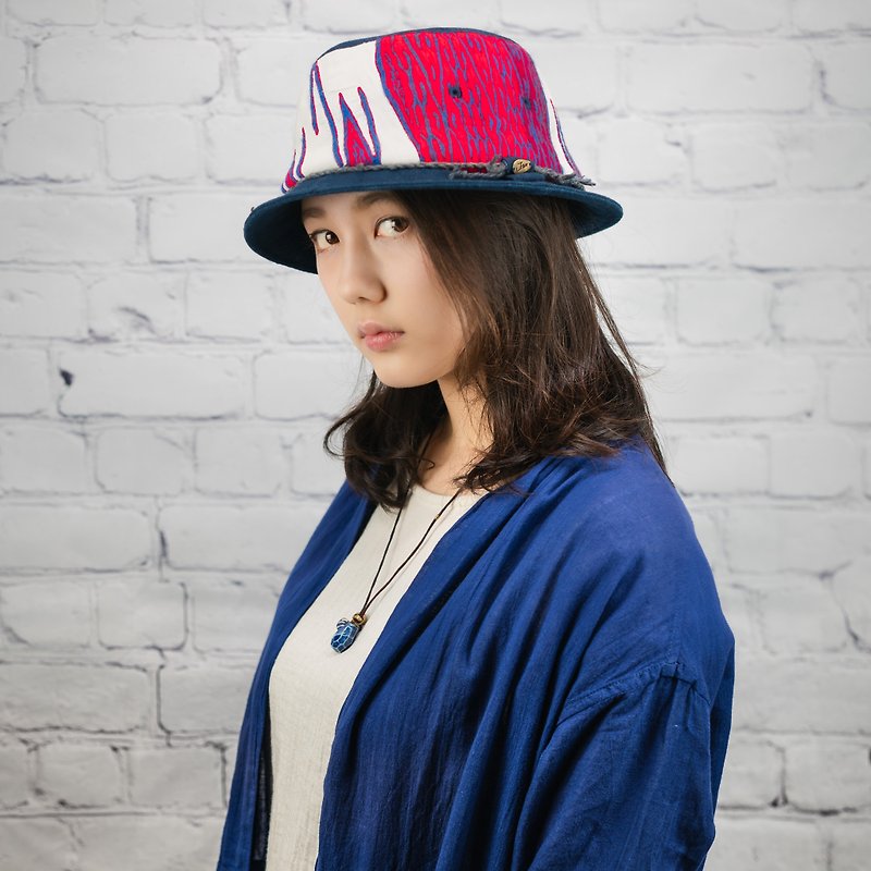 利用中国大花苗族的被肩作的帽子　ancient beat  (blue) - 帽子 - 棉．麻 蓝色