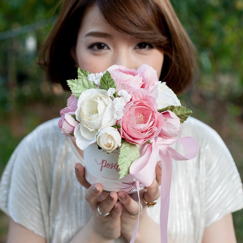 Sweet Queen Rose Handmade Paper Flower Aromatic Gift Box Medium Size Flowers - 摆饰 - 纸 粉红色